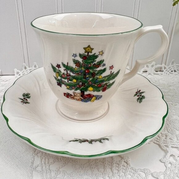 Nikko Happy Holidays 4 Coffee/Tea Cups Saucers Footed Swirl Christmas Tree - Picture 5 of 12